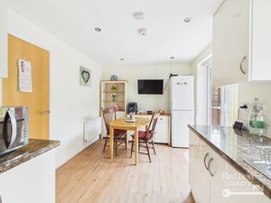 Kitchen/Breakfast Room- click for photo gallery